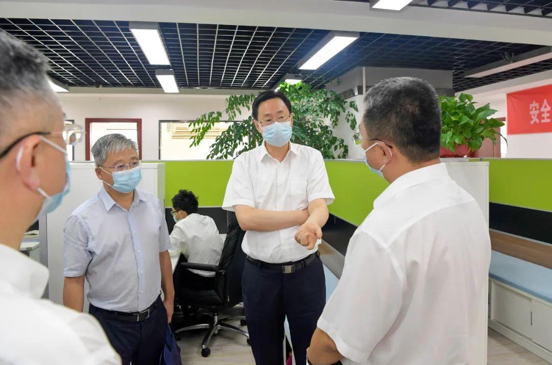 e54ed6e3-7eb5-4595-a27a-bb77d2a70acf.jpg